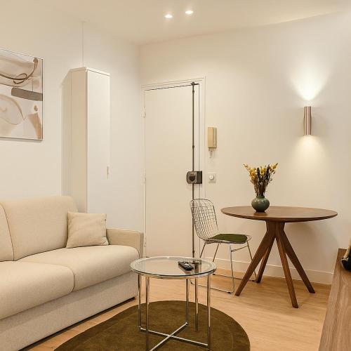 Nice Studio Place Gambetta, París