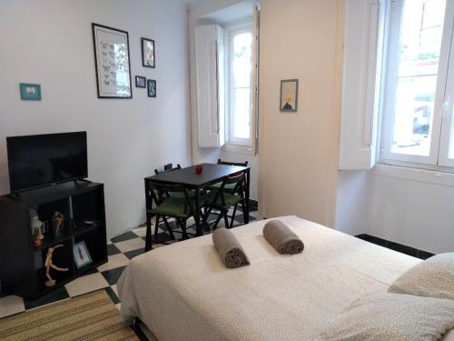 3 bedroom apartment in Mouraria, Lisbon