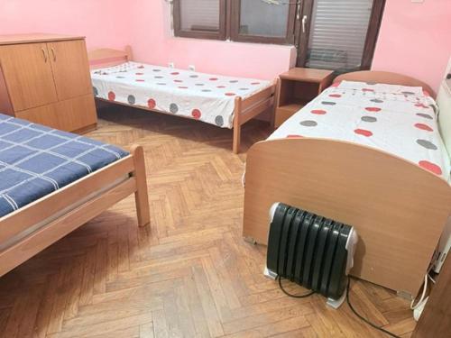 Smestaj za radnike Šabac-Štitar Gačić (Smestaj za radnike Sabac-Stitar Gacic) in Majur