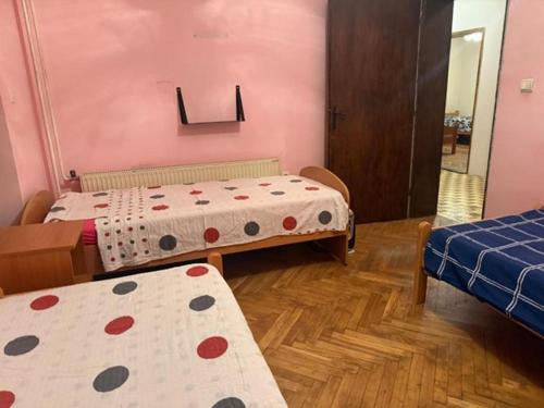 Smestaj za radnike Šabac-Štitar Gačić (Smestaj za radnike Sabac-Stitar Gacic) in Majur