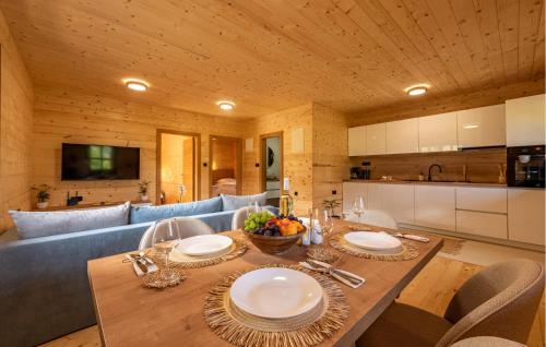 virtuve, Pet Friendly Home In Licko Petrovo Selo With Wifi in Gornji Vaganac