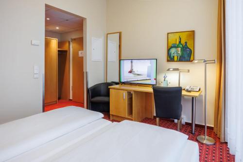 room detail thumbnail 2