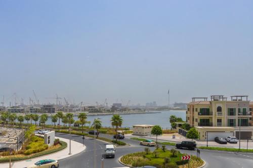 Exterior view, Premium Apartment mit Strandzugang in Dubai near Bungalo34