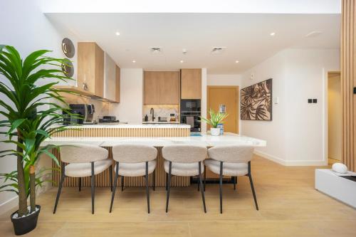 Kitchen, Premium Apartment mit Strandzugang in Dubai near Bungalo34