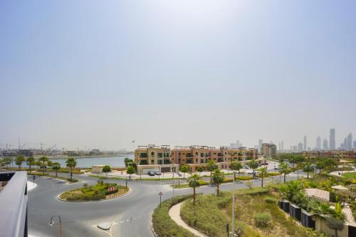Exterior view, Premium Apartment mit Strandzugang in Dubai near Bungalo34