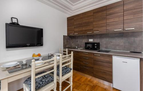 廚房, One Bedroom Amazing Home In Crikvenica in 斯利維尼薩