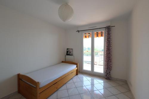 Comfortable stay near the beach and the center - image 2