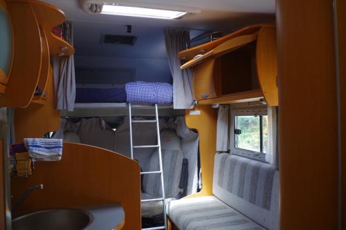 CHEZ MITCH EN CAMPING CAR et grand espace extérieur (CHEZ MITCH EN CAMPING CAR et grand espace exterieur) in Bazian