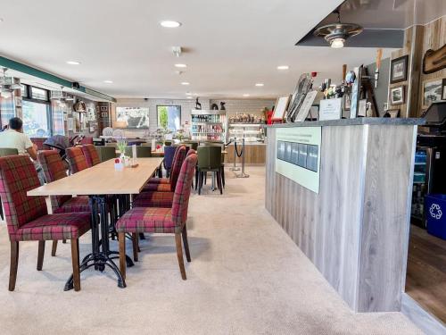 Паб/Коктейль-бар, OYO Loch Ness Drumnadrochit Hotel in Драмнедрочіт