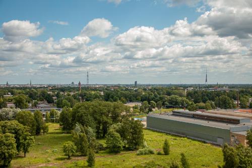 Panorama Riga 25th Floor Spacious Apartment Free Parking, Riga (foto 3)