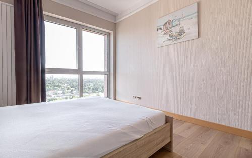 Panorama Riga 25th Floor Spacious Apartment Free Parking, Riga (foto 8)