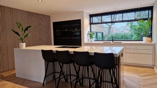 Elegant Luxury Villa with Large Garden, Near Beach & City, Den Haag (Foto 8)