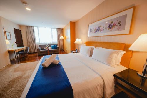 room detail thumbnail 1