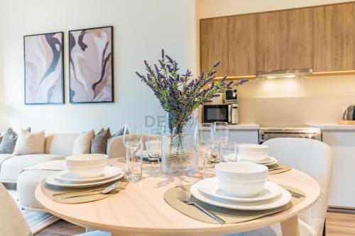 Next to Dubai Hills Park 1BR, Moments from Dubai Hills Mall, Executive Residences 2, Dubai Hills Estate by Deluxe Holiday Homes, Дубай (фото 3)