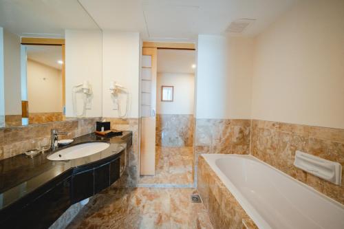 room detail thumbnail 2