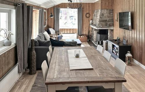 Three Bedroom Amazing Home In Kirkenær in 基爾克納爾