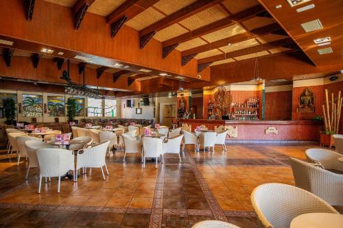 Bar/lounge, Hotel Servigroup Orange in Benidorm - Costa Blanca