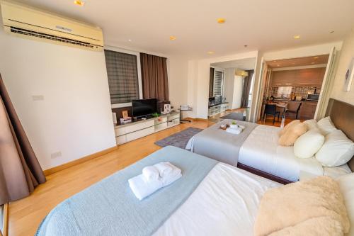 Great Balcony with 2 Beds Executive Unit, Bangkok (photo 10)