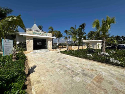Exterior view, Gateaway Las Olas Playa Nueva Romana 1 BR in La Caña