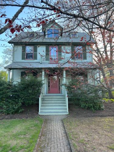 Spacious 4 Bedroom Victorian in Boston, Boston