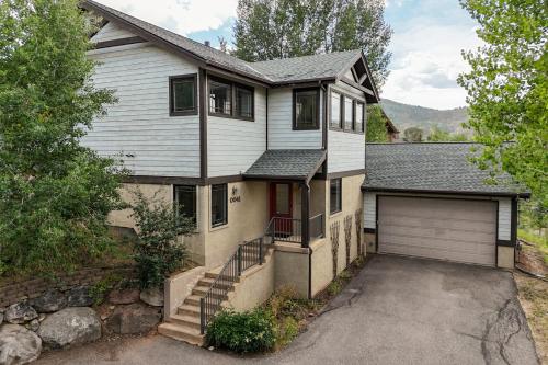 Colorado Mountain Getaway - 5BR 3BA, Hot Tub,Views