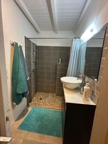 Agréable appartement à 2 pas des plages (Agreable appartement a 2 pas des plages) in Μάρε Γκαγιάρντ