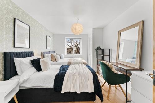 Modern 2-Bed Apartment in Canterbury City Centre, Moffat