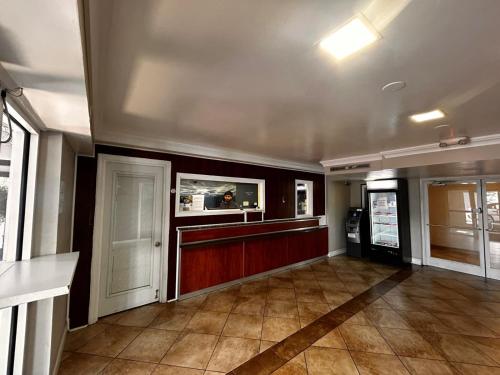 ล็อบบี้, Capital O Kings Inn near วู้ดรัฟฟ์-ฟอนเทนเฮ้าส์