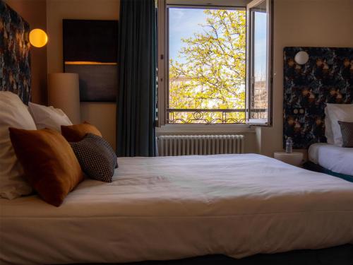 room detail thumbnail 1