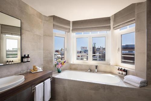 room detail thumbnail 2