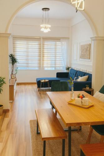Charm Vintage Achrafieh Apt with Garden Pizza Oven BBQ Hottub - image 13