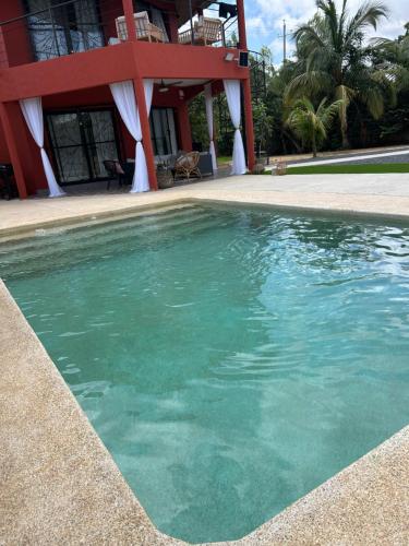 Baseinas, Jeros villa in Fimela