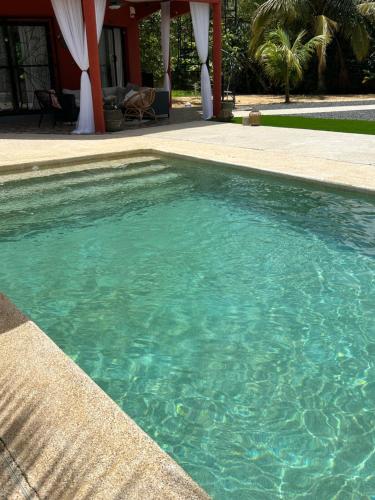 Baseinas, Jeros villa in Fimela