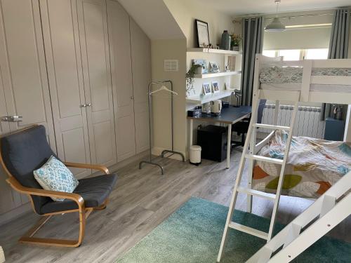 Spacious, modern room for families in a shared family home, Dublín (foto 4)