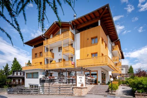 Hotel Alpine Mugon in Vason