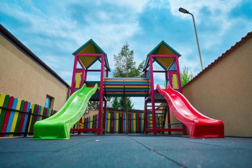 Spēļu laukums, Pensiunea Rami in Lungani
