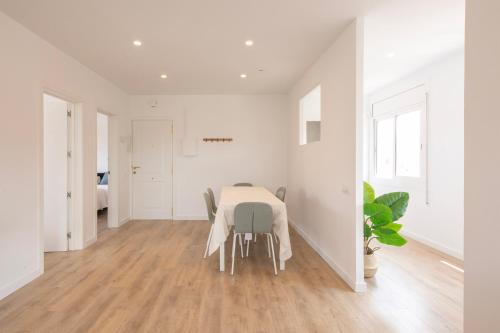 Nice apartment with 3 bedrooms in Cornellà de Llobregat