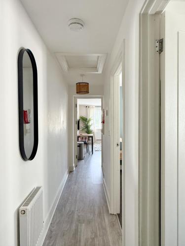 บ้านเดี่ยว 1 ห้องนอน 1 ห้องน้ำส่วนตัว ขนาด  ตร.ม. – กาบัลวา (Modern 1BR Near Independent Eateries) near สวนบิวท์