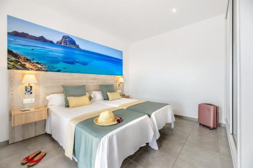 2 twin beds, 1 sofa bed