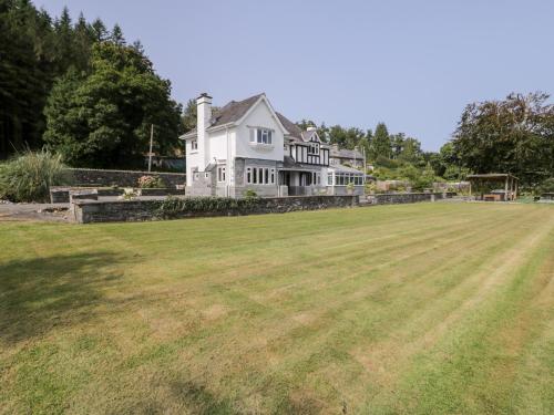 Pengwern Farmhouse - image 5