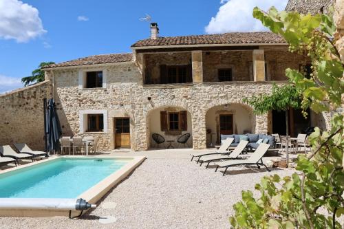 Le Mas des 3 Roches proche d'Uzès gîte à louer Pougnadoresse