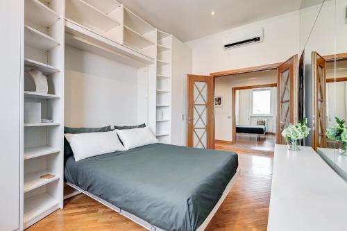 Romaviva Luxury Attic Apartment - San Giovanni in Laterano - Metro A C - Central Rome, Roma (foto 8)