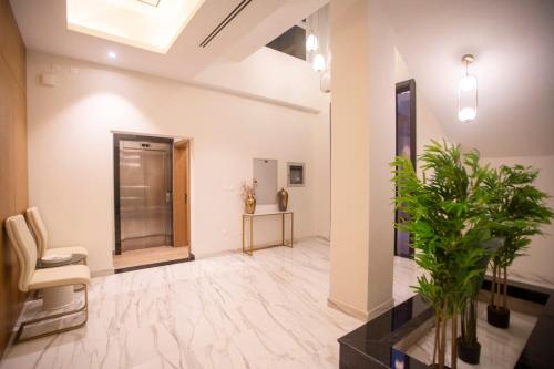 Luxury 5 Bedroom Villa Nad Al Sheba, Дубай (фото 5)