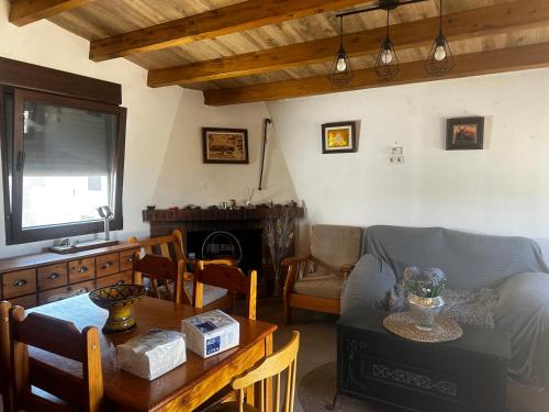Casa campo de 3 habitaciones con parcela in Villares de la Reina
