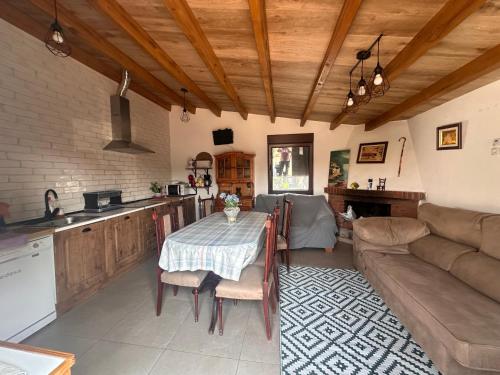 Casa campo de 3 habitaciones con parcela in Villares de la Reina