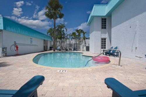 Siesta Key Village w heated pool arcade & pet friendly