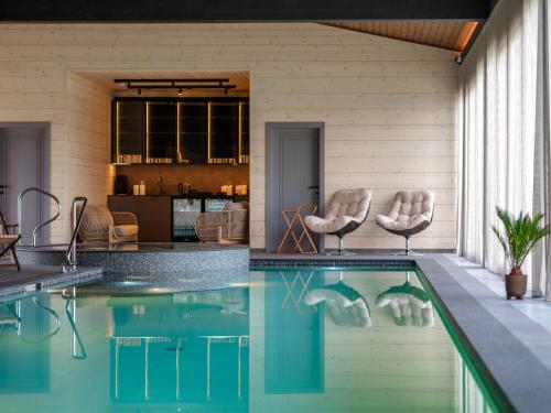 Peldbaseins, SEOVILLAGE Resort & Spa in Ķeipene