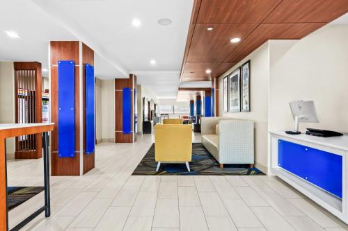 홀리데이 인 익스프레스 호텔 & 스위트 폴스 밸리 바이 IHG - 숙소 외관