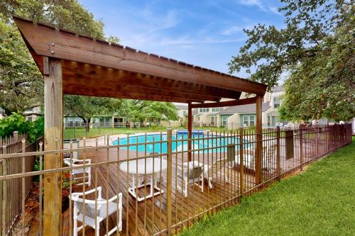 Coastline Condo - image 10