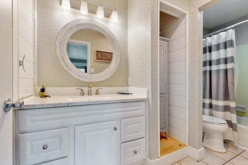 Coastline Condo - image 9